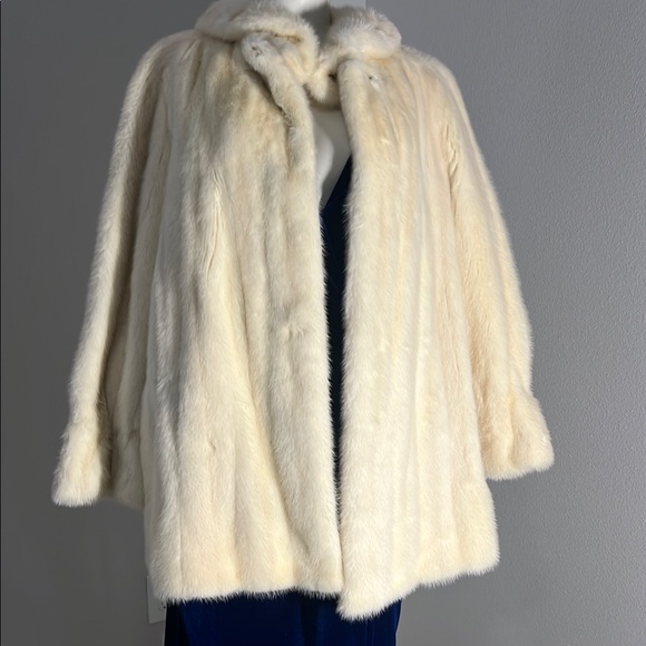 Jackets & Blazers - Samuel Spritser Furs Elegant Cream Fur Coat Size M/L